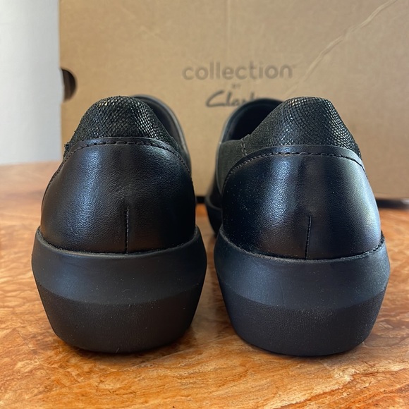 NIB   Clarks | Black Kayleigh Step Loafer Size 7 1/2 Wide   ZL840 - Picture 8 of 12